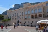 Vor dem Palast der Grimaldis