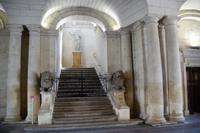 durch das Rathaus hindurch (Hotel de Ville)