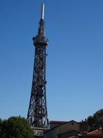 Lyon - Funkturm neben der Basilika Notre-Dame de Fourviere