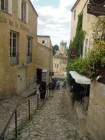 St. Emilion, Altstadt mit Abstieg zur Felsenkirche