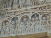 Höhepunkt französischer Kulturgeschichte: das Weltgerichts-Tympanon der Klosterkirche Conques