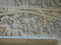 Höhepunkt französischer Kulturgeschichte: das Weltgerichts-Tympanon der Klosterkirche Conques