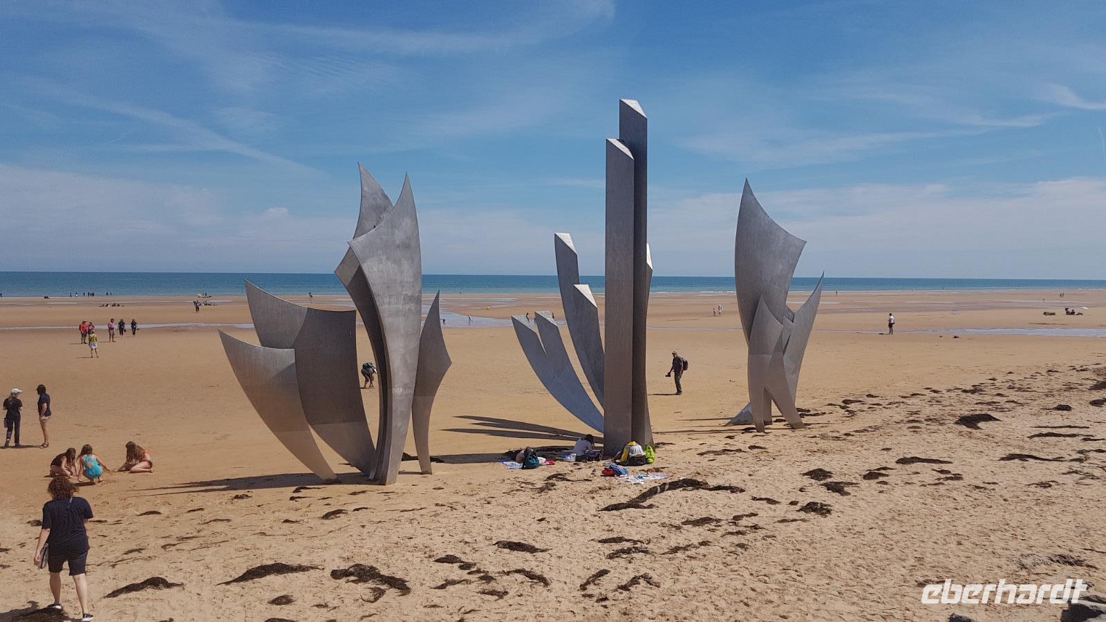 St.Laurent sur Mer, Flügeldenkmal
