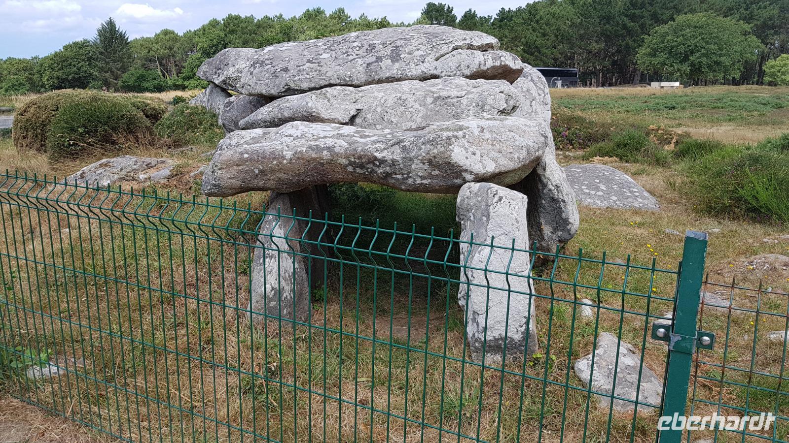 Carnac, Kermario, Grabanalge