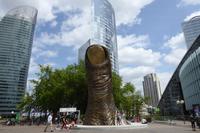 Paris Tag 4 La Défense, Der Daumen von César