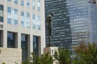 Paris Tag 4 La Défense. Torso, Igor Mitoraj