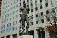 Paris Tag 4 La Défense. Torso, Igor Mitoraj