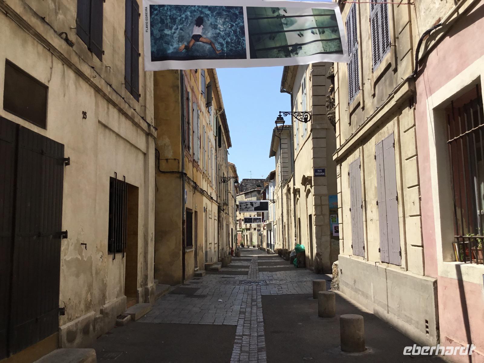 Arles zur Mittagszeit