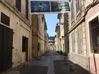 Arles zur Mittagszeit