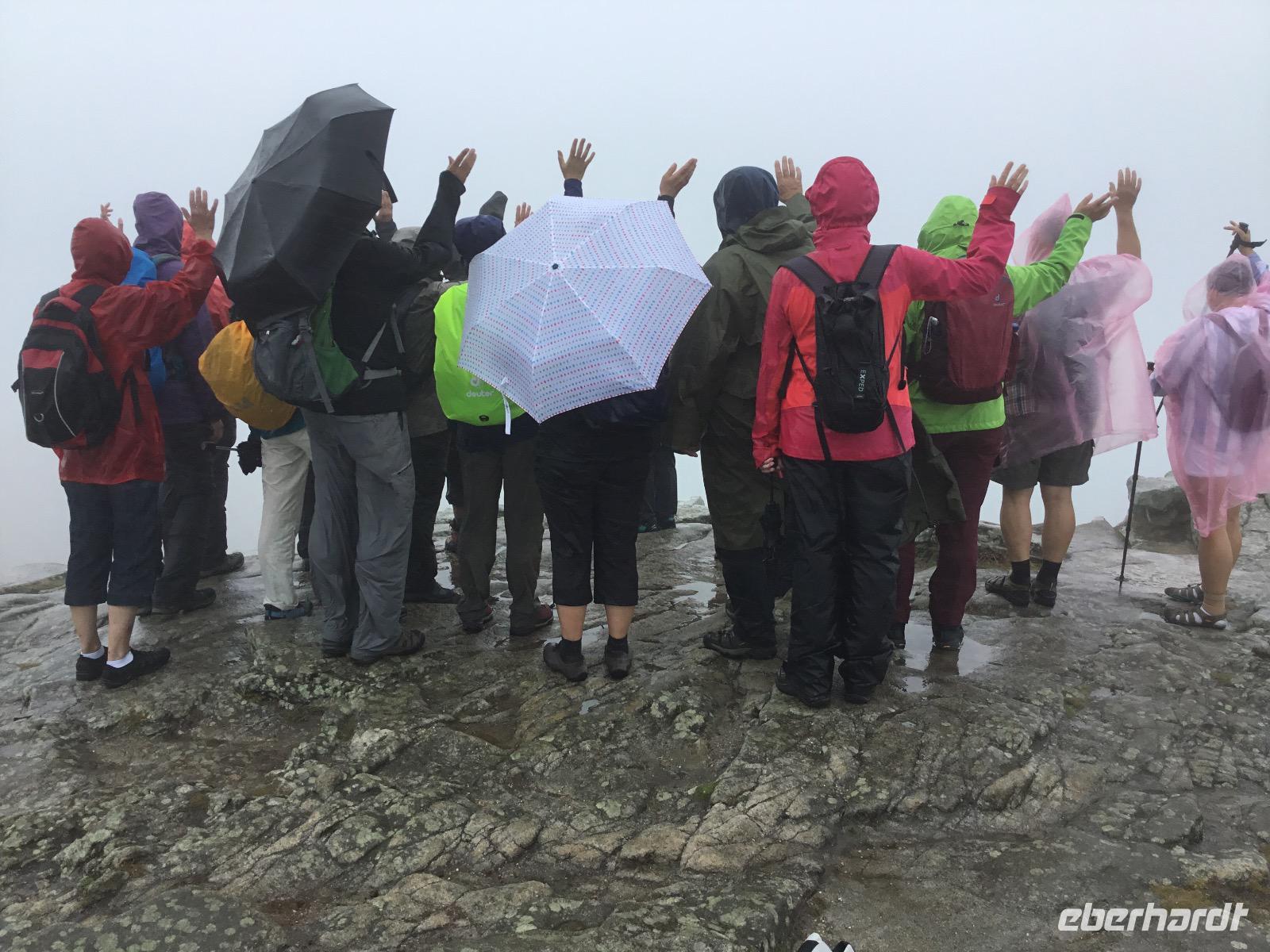 Am Ende der Welt: Wanderer an der Pointe du Raz
