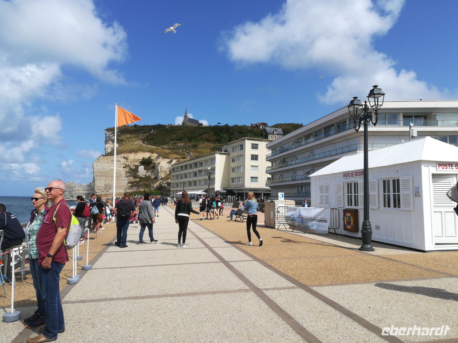 Etretat. strandpromenade