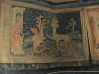 Tapisserie der Apokalypse.das Tier vom Lande und das Tier vom Meer.