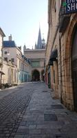 Fußgängerzone von Dijon mit Blick auf die Westfassade von Notre Dame