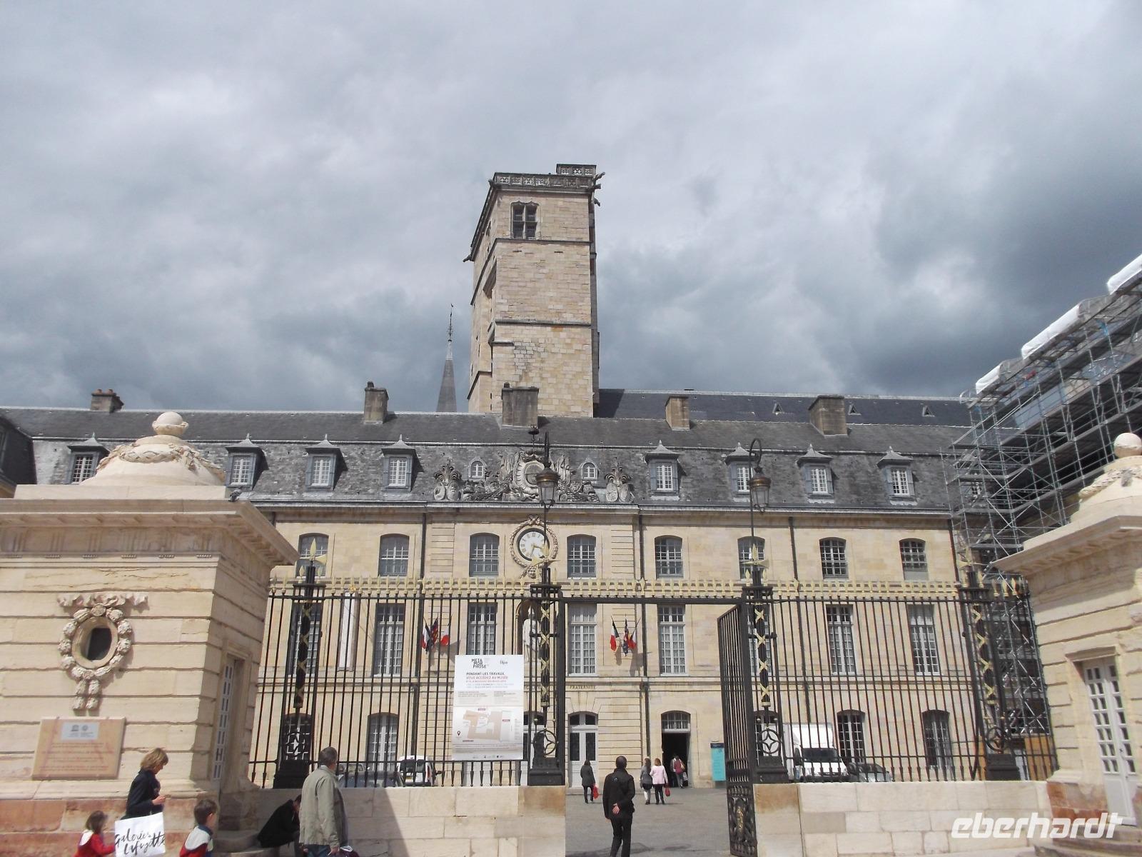 Herzogspalast (Rathaus und Kunstmuseum) mit Turm 