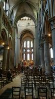 Inneres der Kirche St. Benigne in Dijon