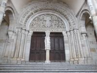 berühmtes Weltengericht-Tympanon der Lazarus-Kathedrale von Autun von Meister Gislebertus