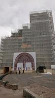 die eingerüstete Wallfahrtskirche von Vezelay