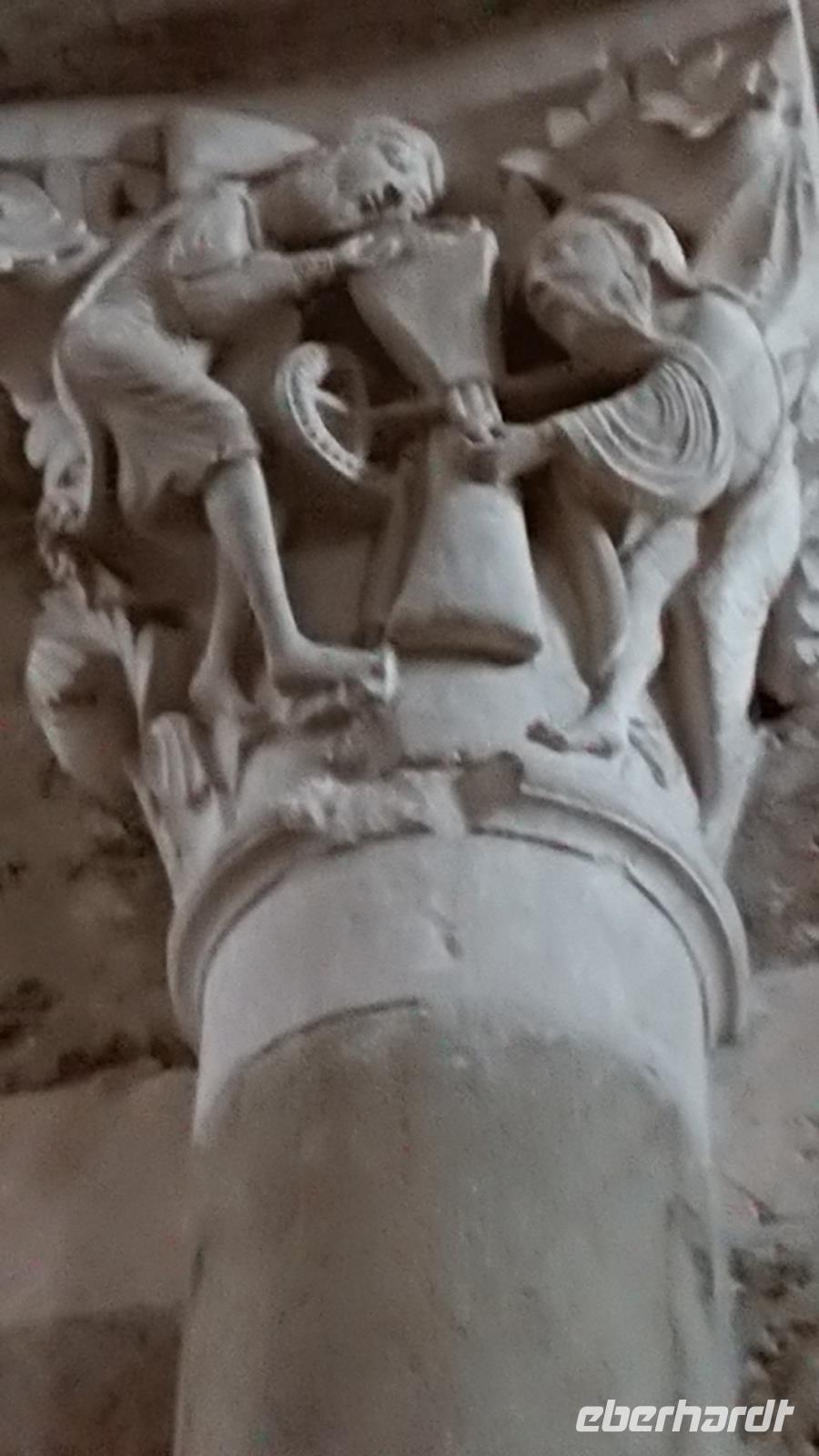 Vezeley. Das berühmteste Kaptell zeigt die mystische christliche Mühle...