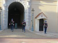 Wachablöse vor dem Fürstenpalast