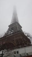 Eiffelturm im Nebel