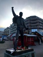 Freddy Mercury - die Statue der Ikone der Popgruppe 