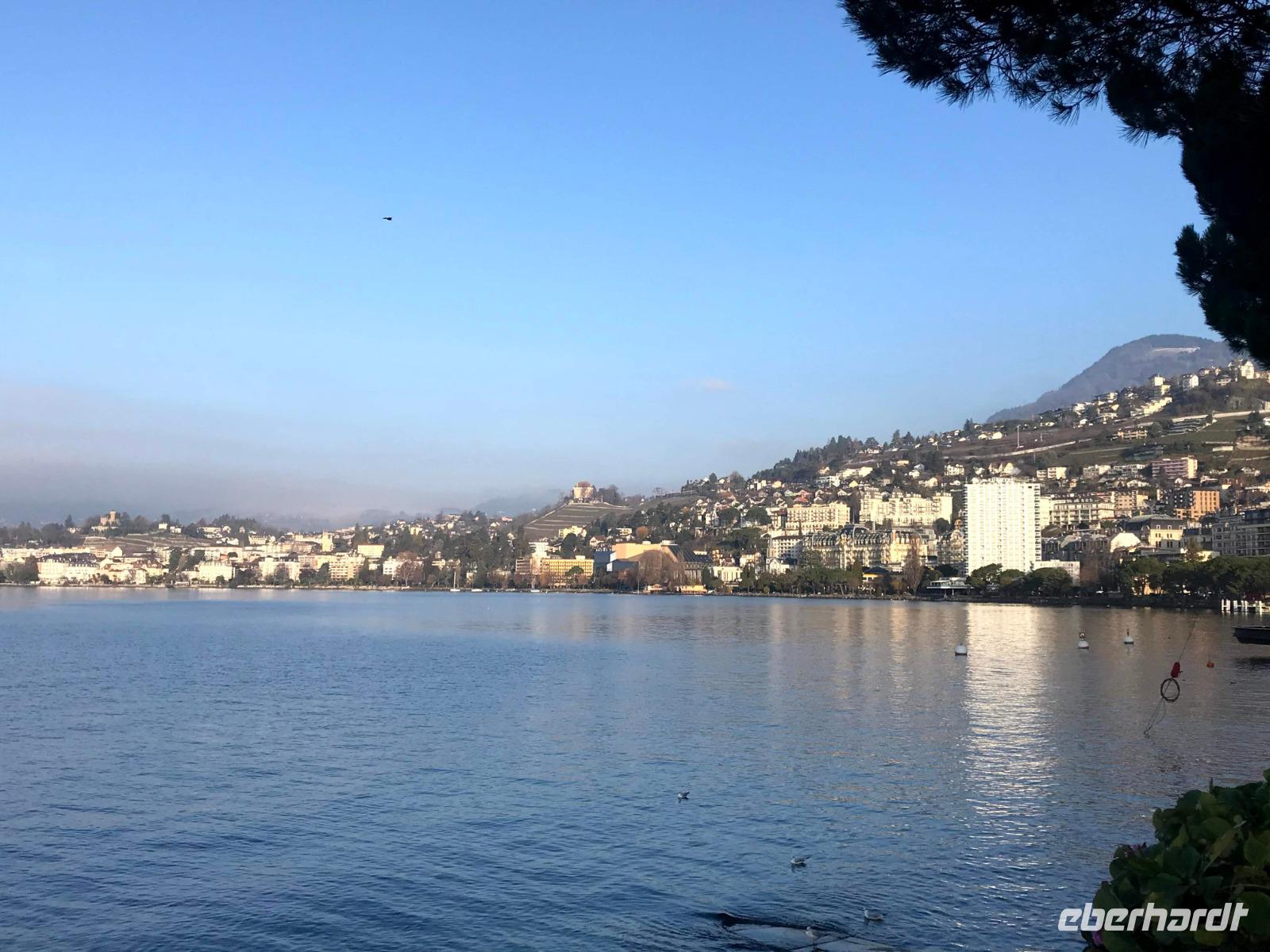 Blick auf Montreux vom Seeufer, Traumstadt am Genfer See