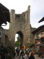 Eingangstor des historischen Städtchens Yvoire