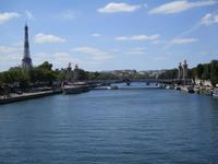 Die Seine Richtung Ponte Alexandre III.