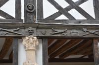 im Beinhaus L'aitre Saint-Maclou Holzgalerie