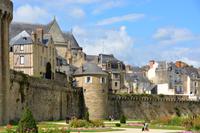 entlang der Stadtmauer