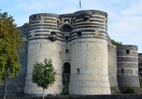 Vor den Mauern des Schlosses von Angers