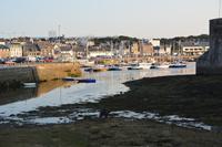 Der Hafen von Convarneau bei Ebbe