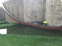 Rutschen entlang der Schlossmauern in Nantes