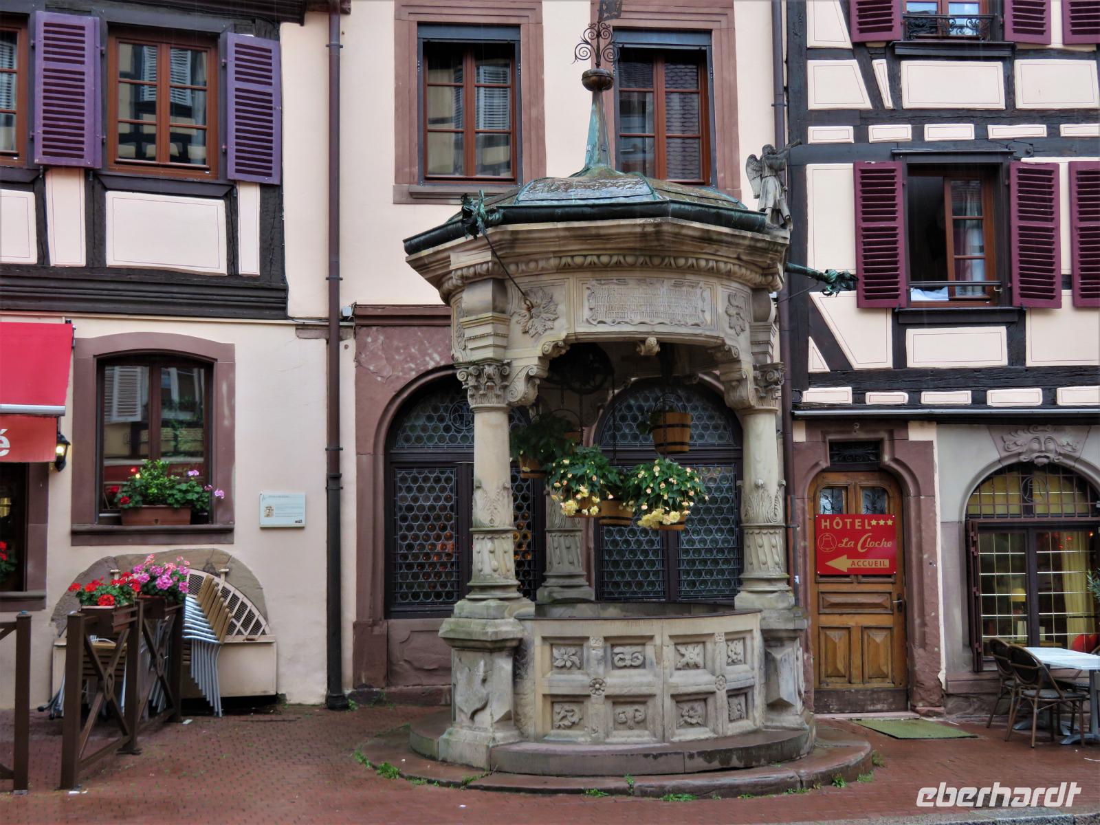 Elsass 09.2020 Obernai, Sechs-Eimer-Brunnen