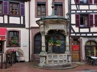 Elsass 09.2020 Obernai, Sechs-Eimer-Brunnen