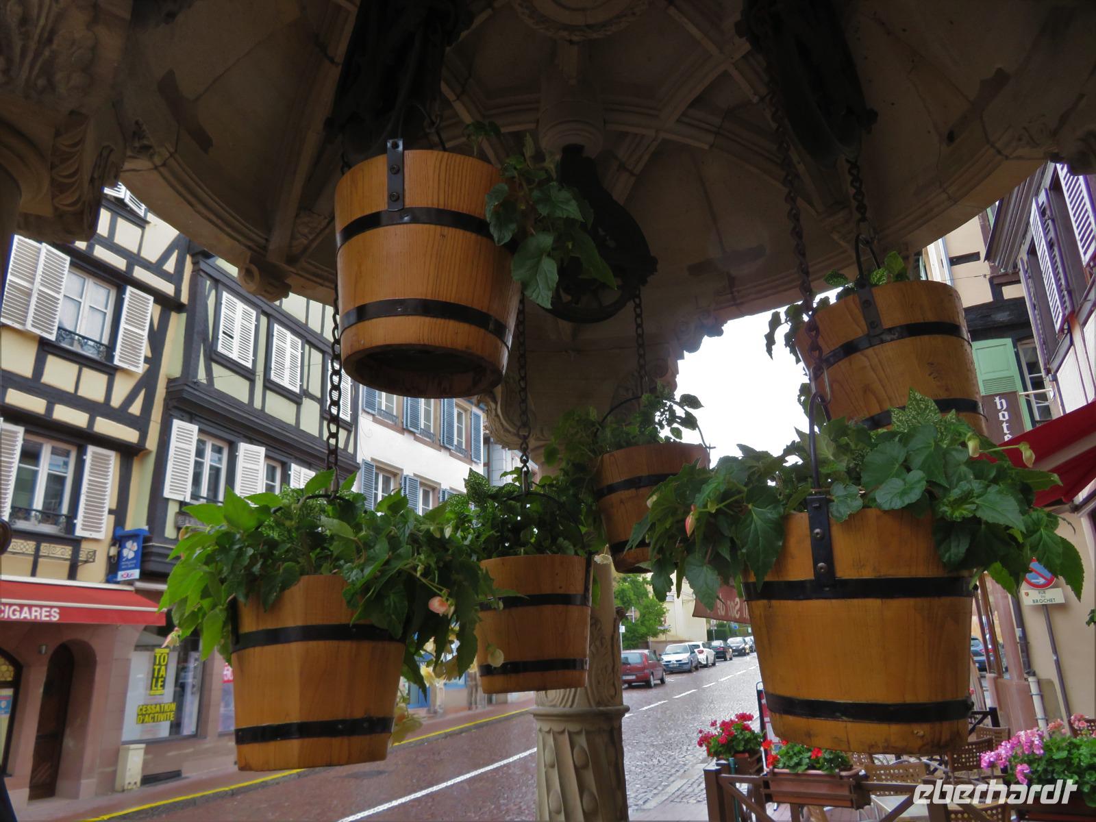 Elsass 09.2020 Obernai, Sechs-Eimer-Brunnen, Detail