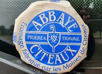 Den wohlschmeckenden Käse aus Citeaux stellen die Mönche selbst her