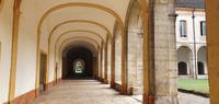 Im Kreuzgang von Cluny