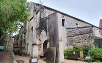 Reste der Benediktinerabtei in Flavigny