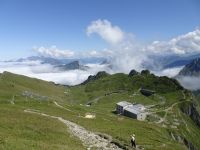 Rochers de Naye - Blick auf die Bergstation und zum Alpengarten