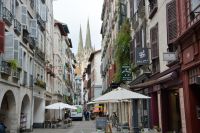 Blick zur Kathedrale von Bayonne