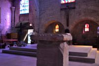 alte Steine - moderne Fenster