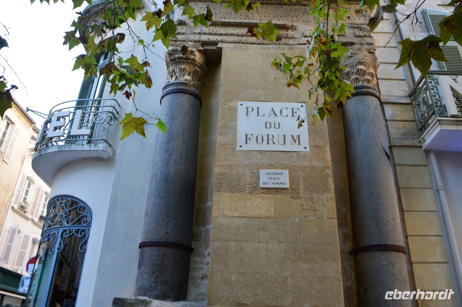 Am Platz des ehemaligen Forums in Arles