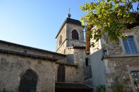 die Kirche fehlt nirgendwo