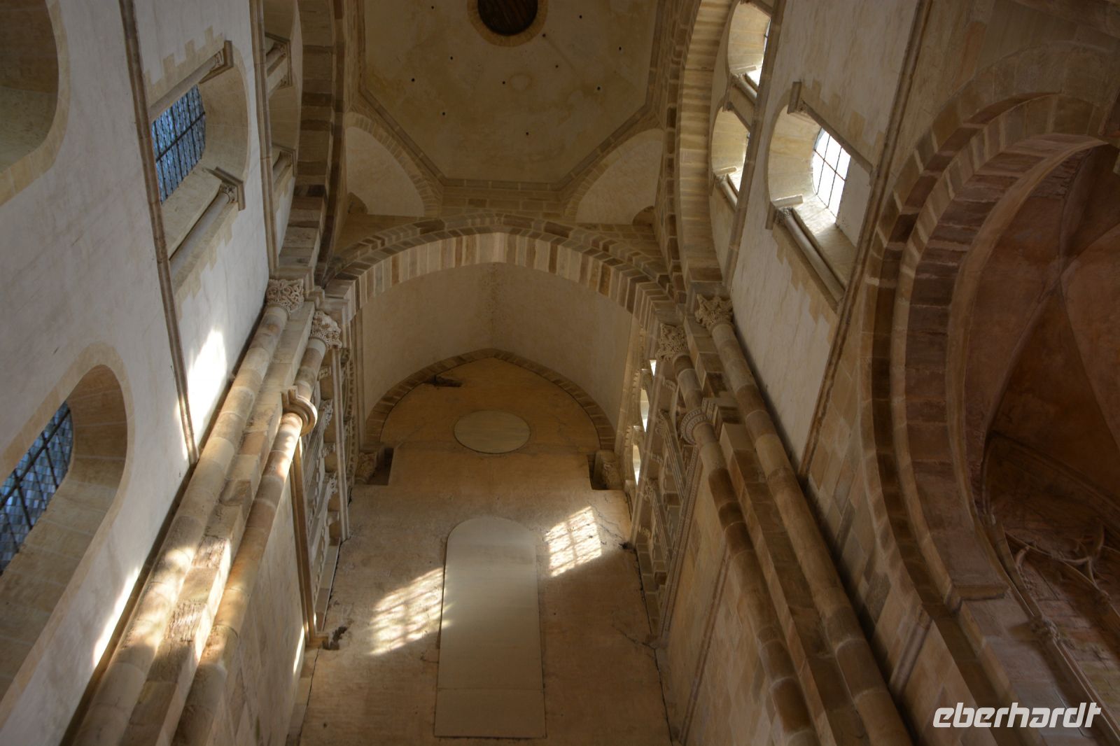 hohe Gewölbe in Cluny