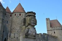 Mme. Carcas vor der Porte Narbonnaise