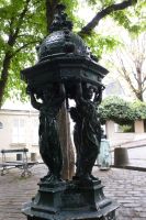 Paris Petit  Tag 1 Brunnen
