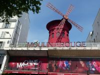 am Moulin Rouge