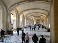 weite Halle des Louvre