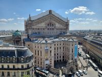Blick von der Dachterrasse auf die Oper